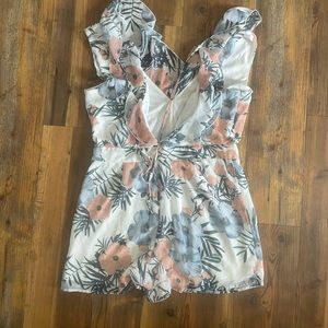 Adorable floral romper worn once.